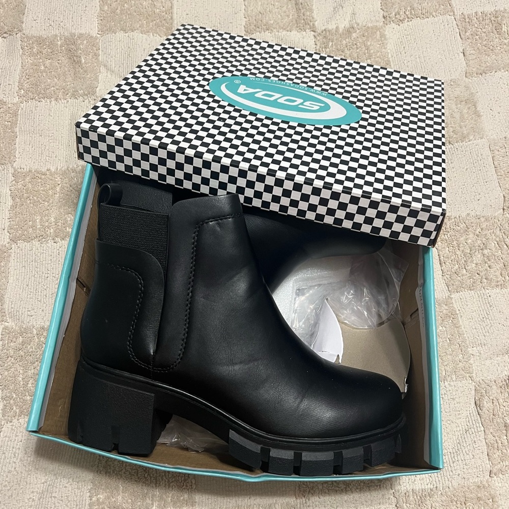 Soda Women's Black Ankle Boots
